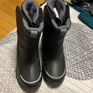 Lands’ end kids snow boots size 3